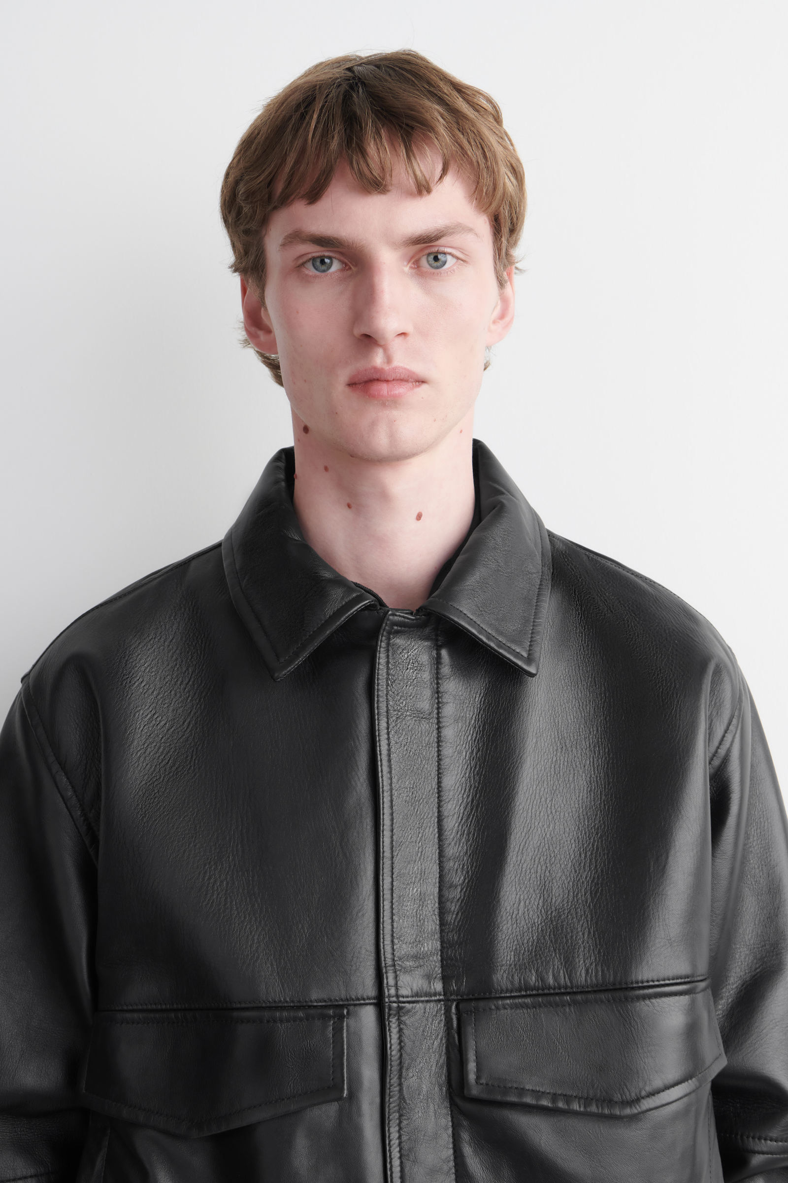 COS レザー　ブルゾン　ジャケット　ブラック　　美品　　A-2タイプ LEATHER BLOUSON JACKET レザーブルゾンジャケット ブラック｜COS コス