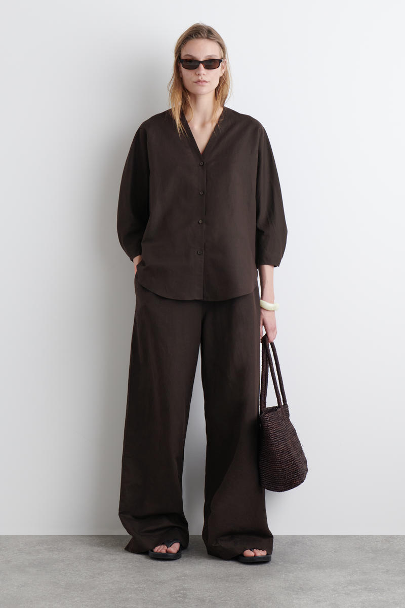 COS Vネック リネンコットンシャツ