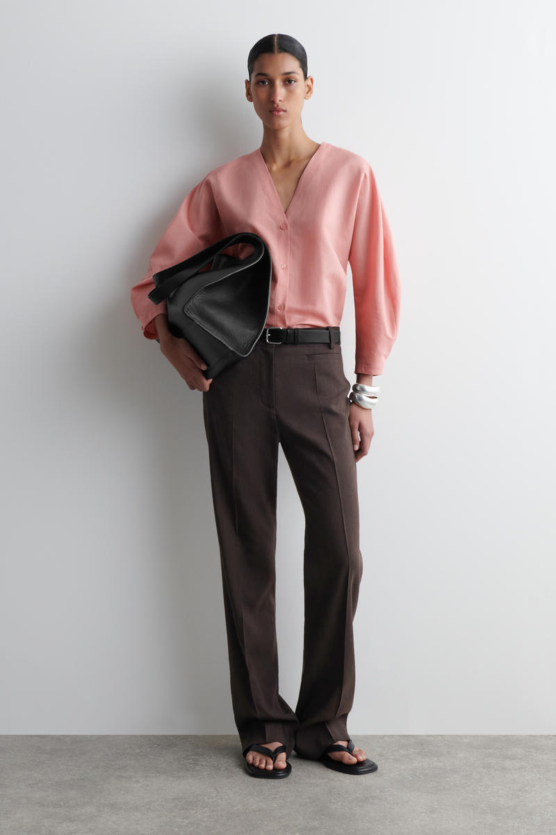 COS Vネック リネンコットンシャツ