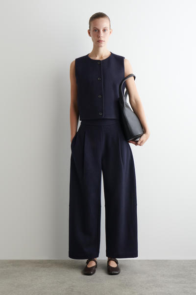 COS ボイルドメリノウールベスト