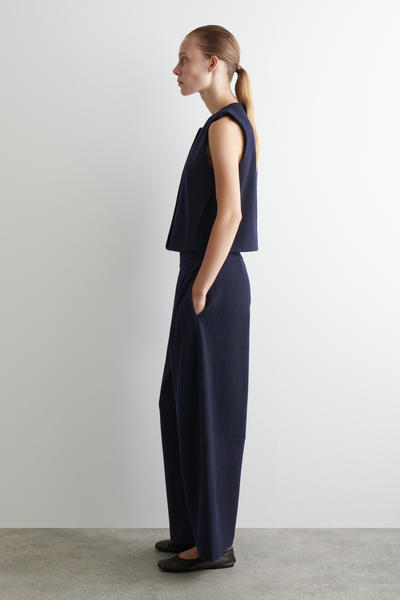 COS ボイルドメリノウールベスト