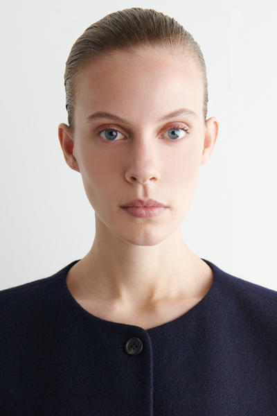 COS ボイルドメリノウールベスト