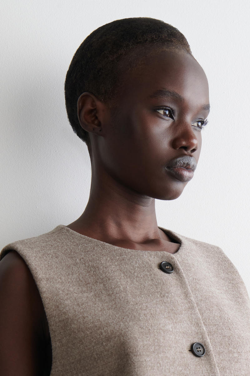 COS ボイルドメリノウールベスト