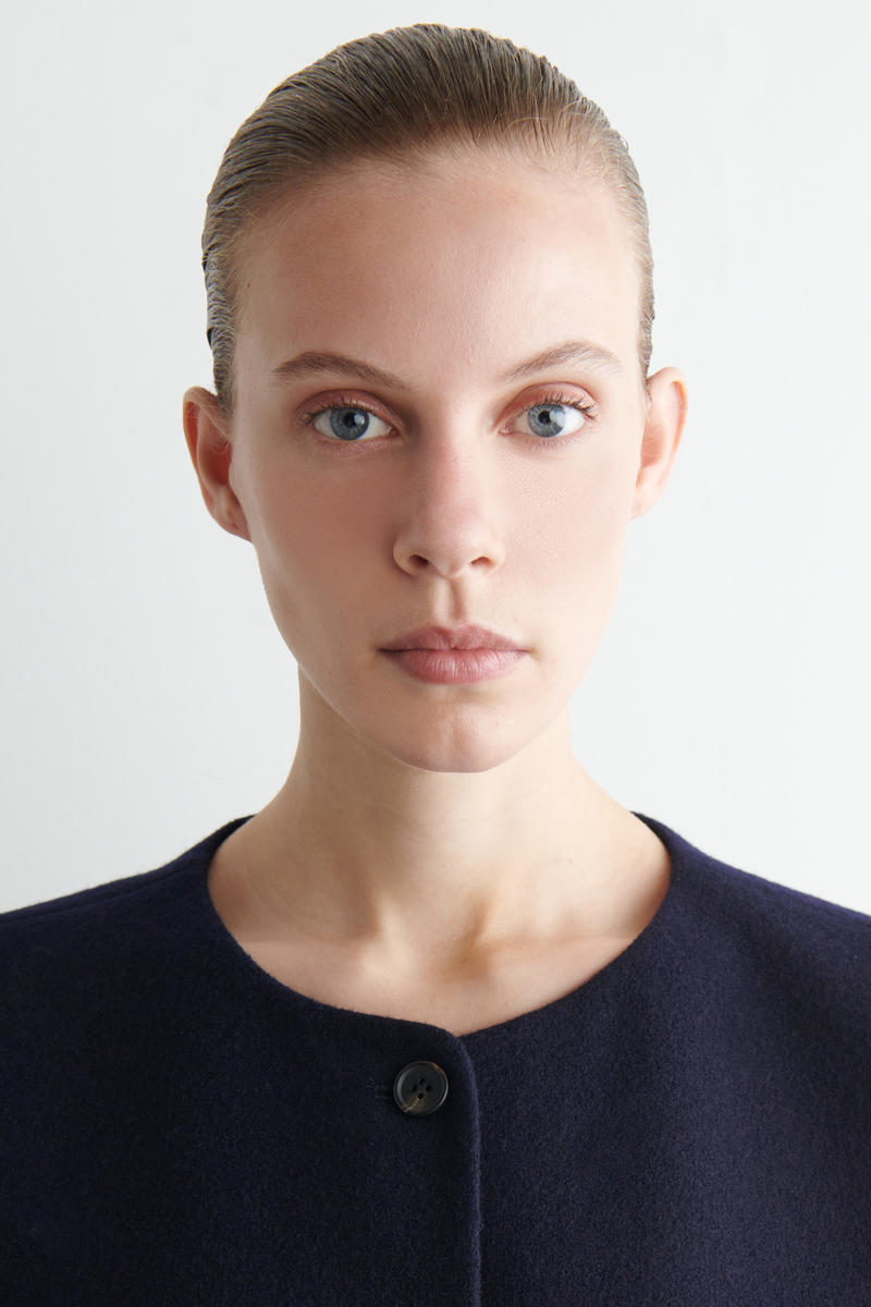 COS ボイルドメリノウールベスト