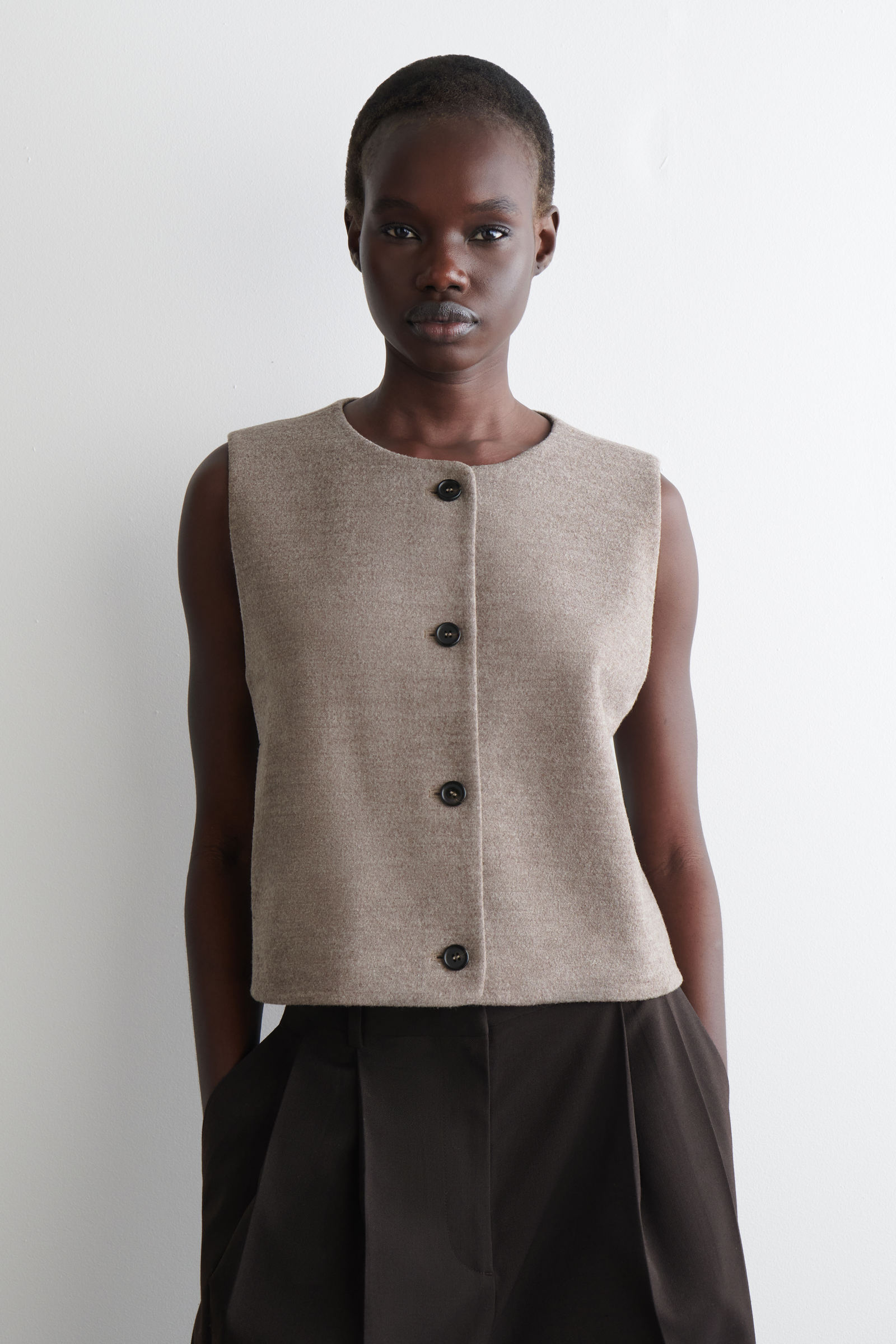 COS メリノウールボタンベスト XSサイズ MERINO WOOL BUTTONED VEST メリノウール ボタンベスト ブラウン｜COS