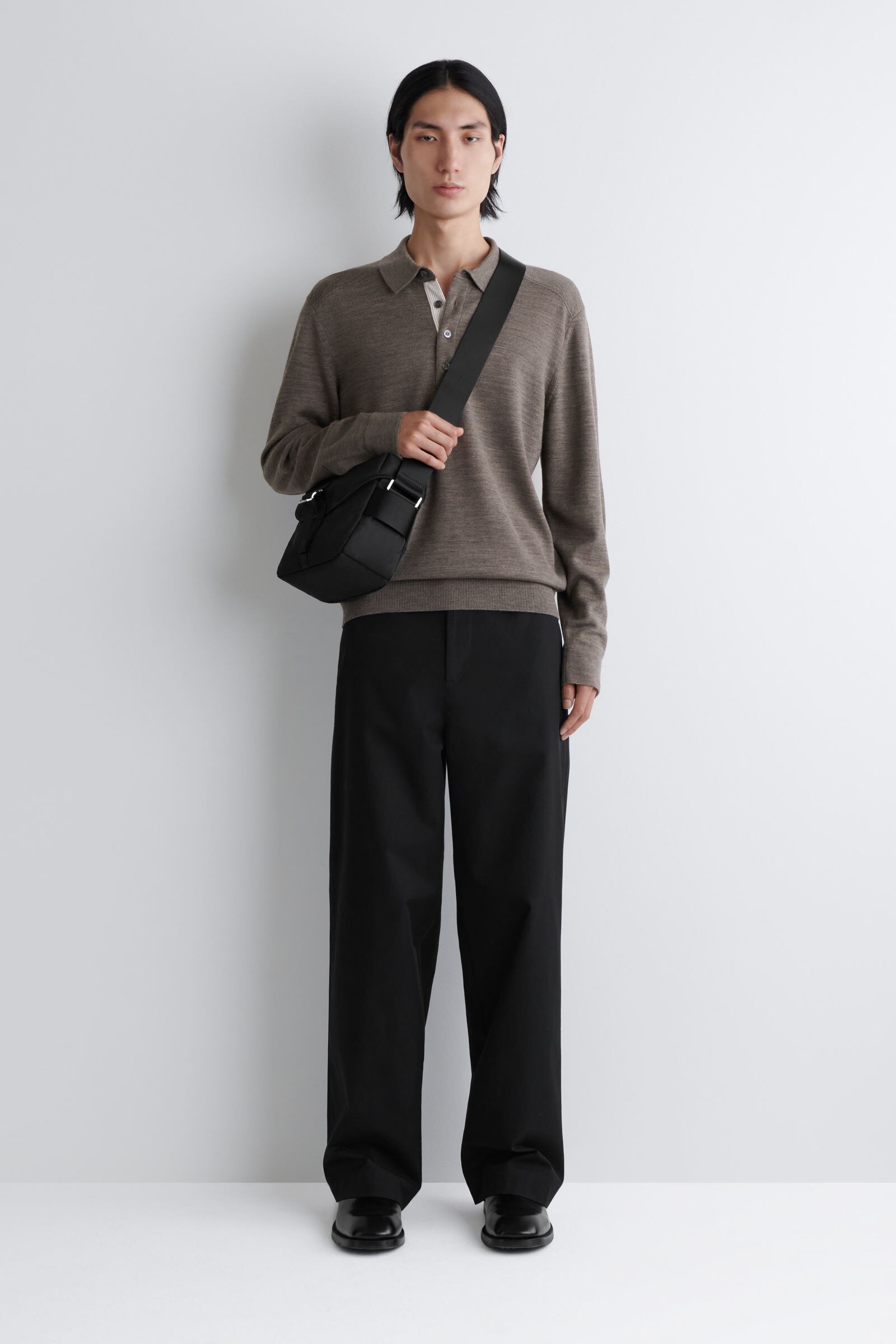 PURSUIT CROSSBODY BAG - NYLON パシュート クロスボディバッグ