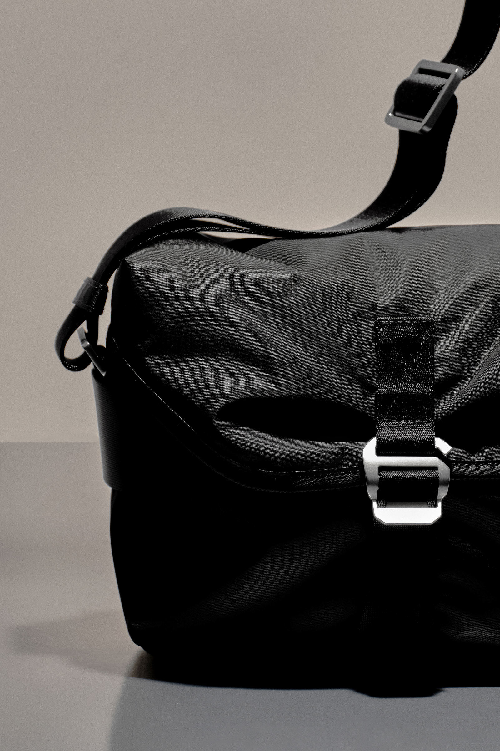 cos ダークブラウン クロスボディバッグ COS ダークブラウン クロスボディバッグ