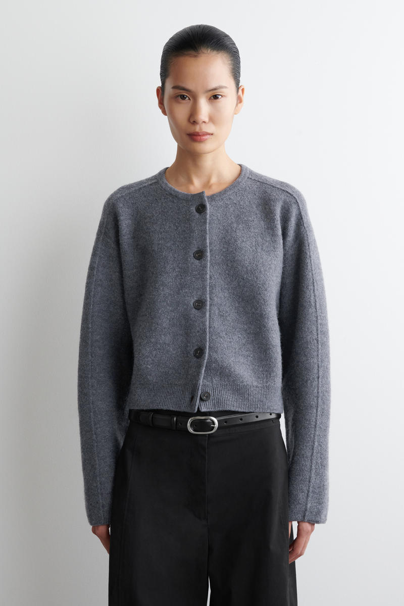 COS ボイルドウールカーディガン