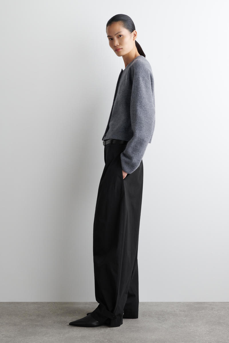 COS ボイルドウールカーディガン