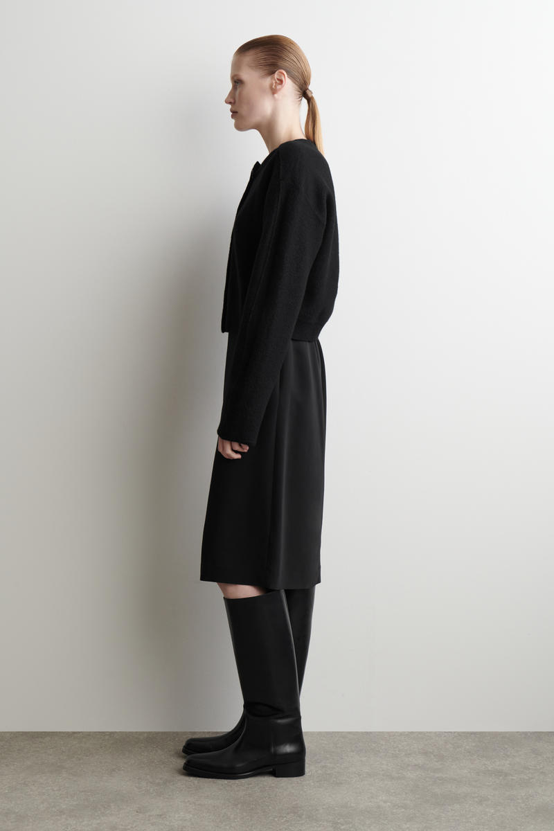 COS ボイルドウールカーディガン