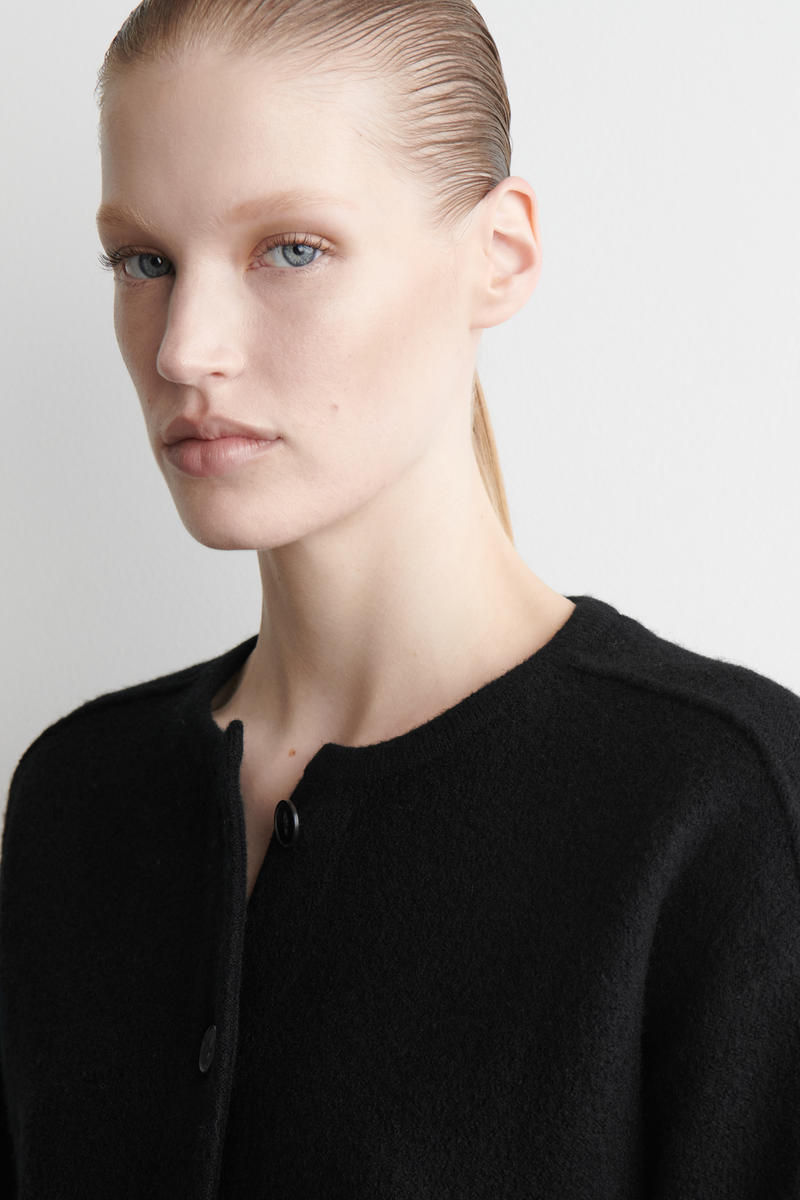 COS ボイルドウールカーディガン