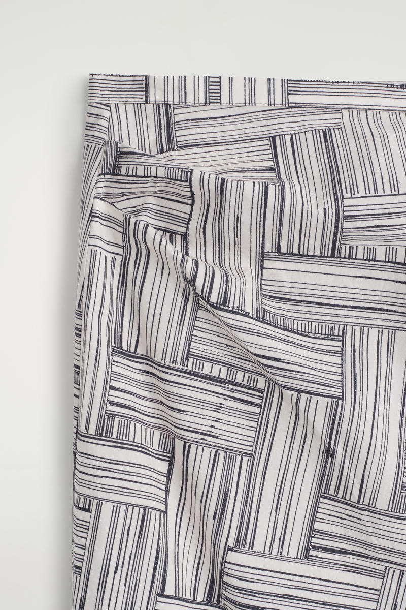 COS プリント入りコットンラップスカート