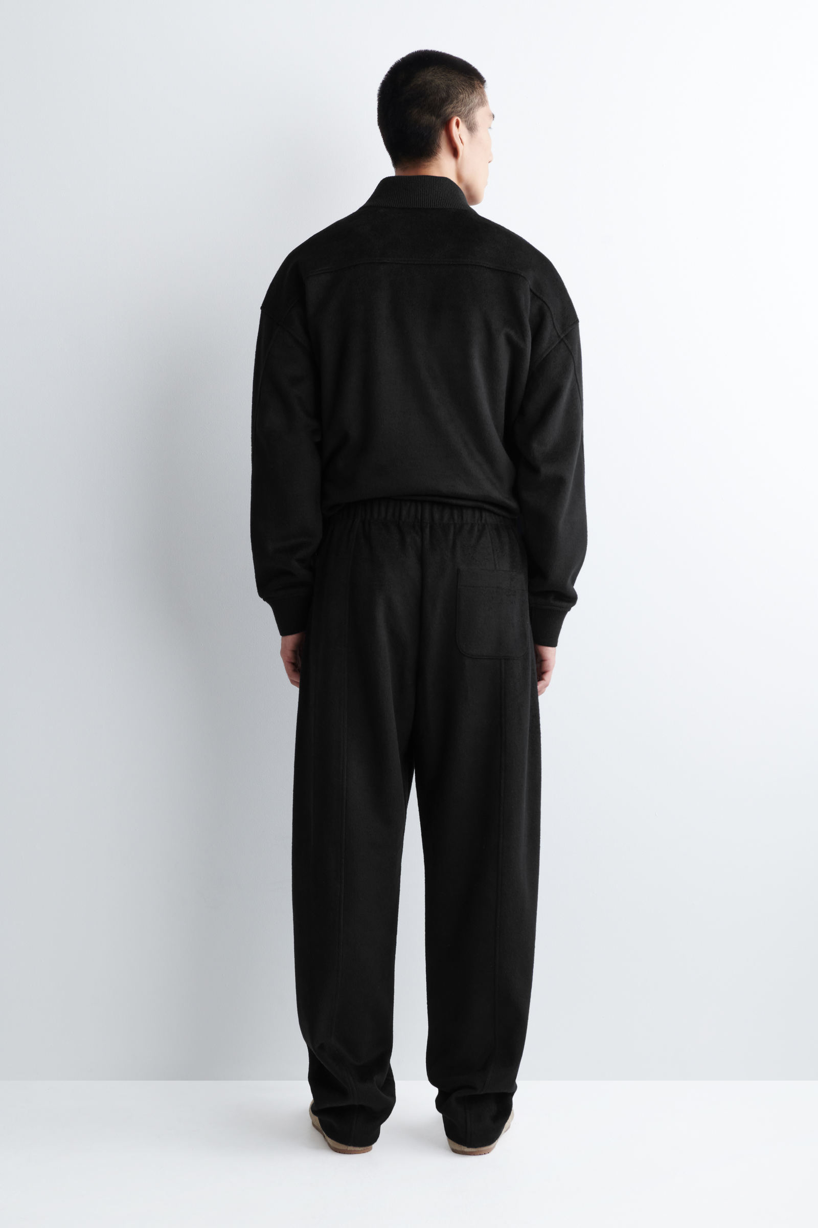 WOOL-BLEND BARREL-LEG TROUSERS ウールブレンドバレルレッグ