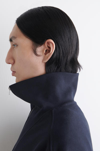 COS ファネルネックジップアップセーター