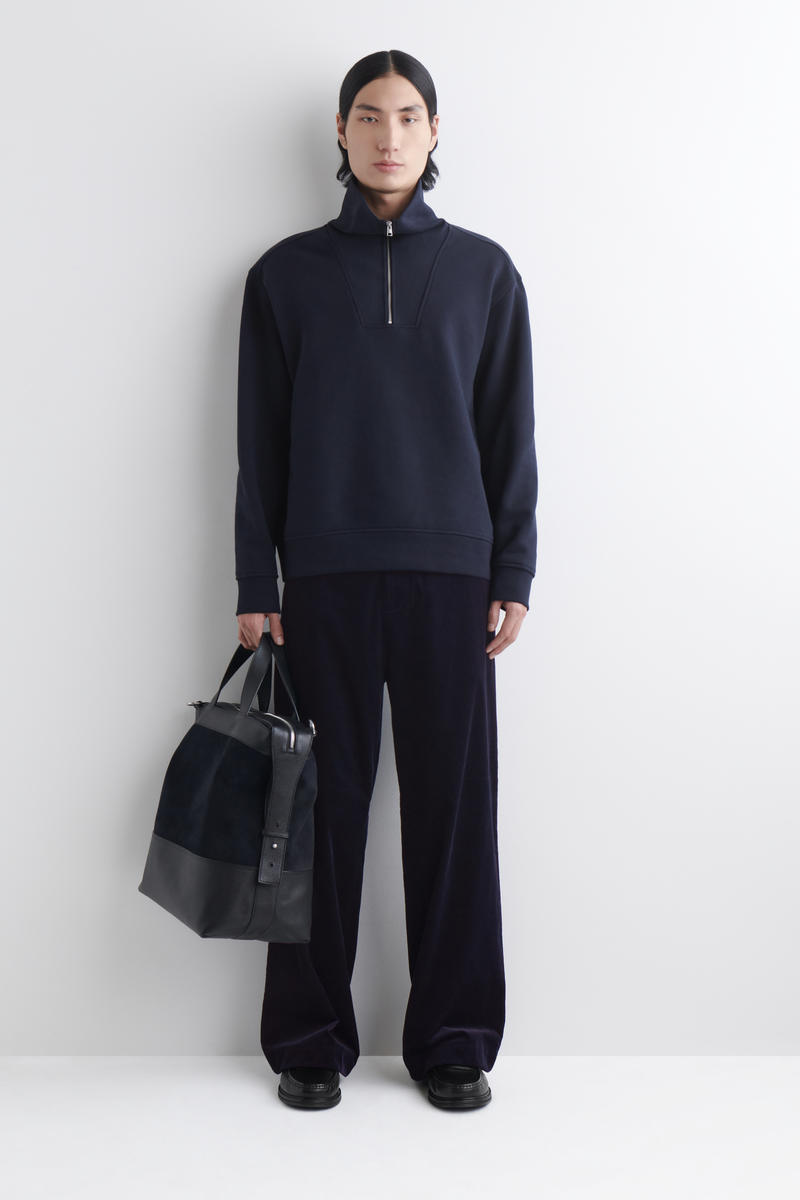 COS ファネルネックジップアップセーター