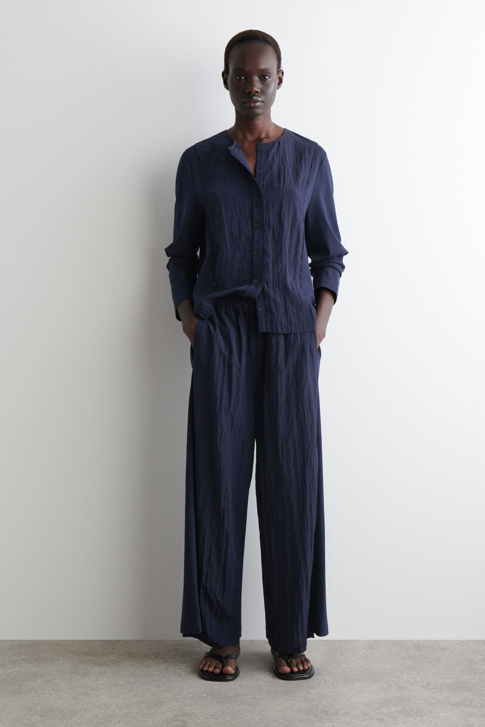 TOTEME capri シャツ　ネイビー　ストライプ　the row COS KNIT-PANELLED WIDE-LEG TROUSERS ニットパネルワイドレッグパンツ