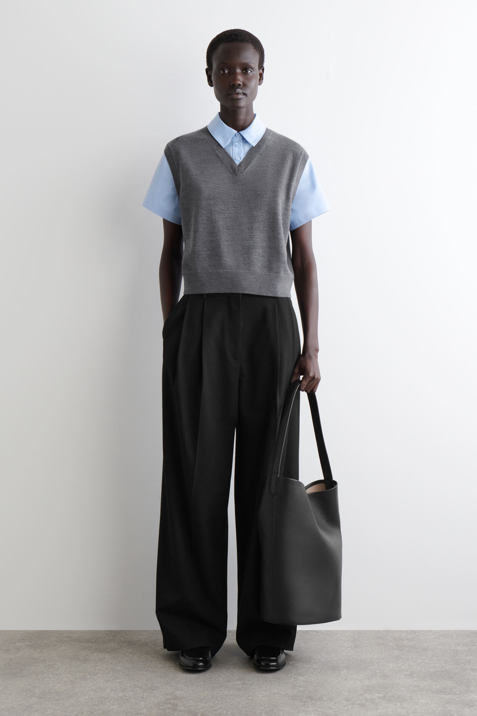 【本日限り値下げ】COS グレー ノースリーブベスト 本日限り値下げ】COS グレー ノースリーブベスト