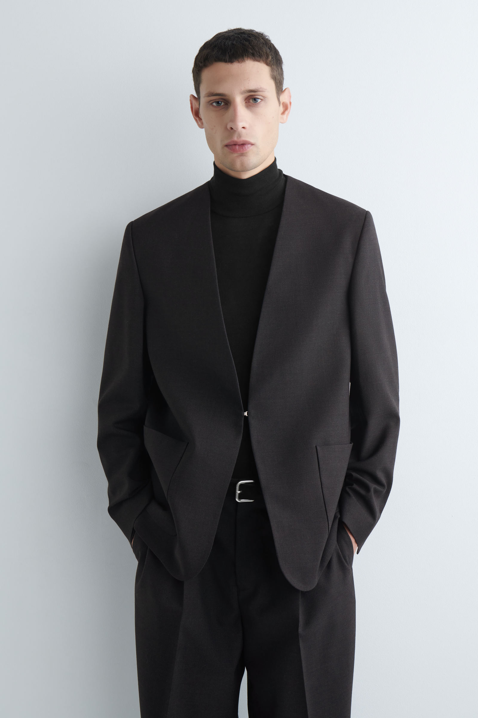 COLLARLESS WOOL BLAZER ノーカラーウールブレザー チャコール｜COS