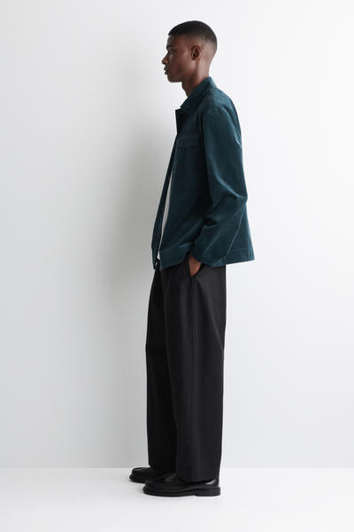 COS 綿コーデュロイオーバーシャツ