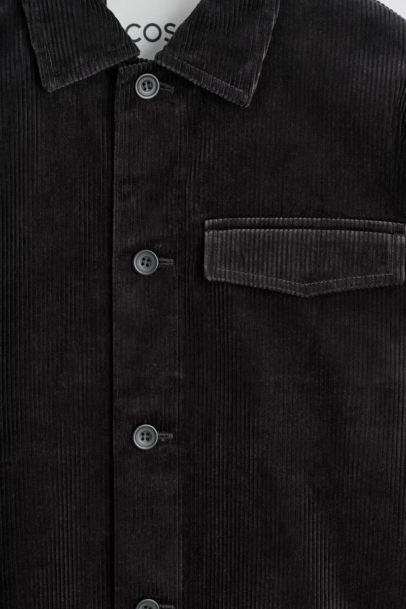 COS 綿コーデュロイオーバーシャツ