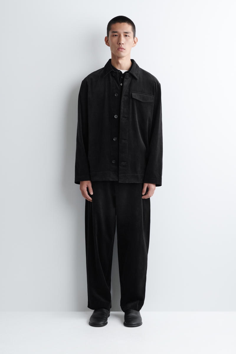 COS 綿コーデュロイオーバーシャツ