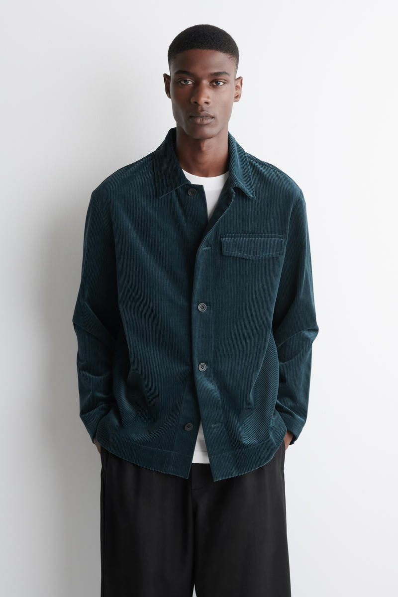 COS 綿コーデュロイオーバーシャツ