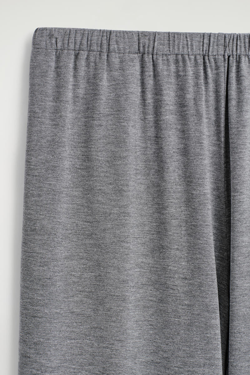 COS フルイドワイドレッグジャージーパンツ