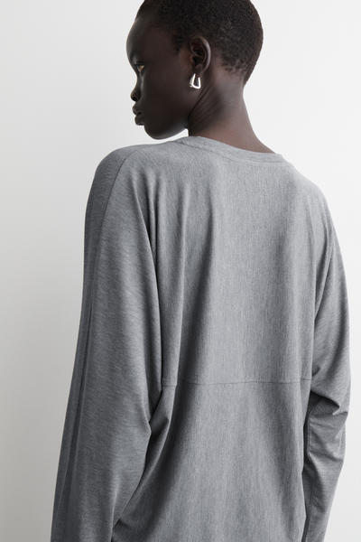 COS フルイドジャージーロングスリーブトップ