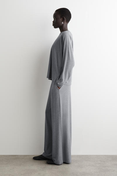 COS フルイドジャージーロングスリーブトップ