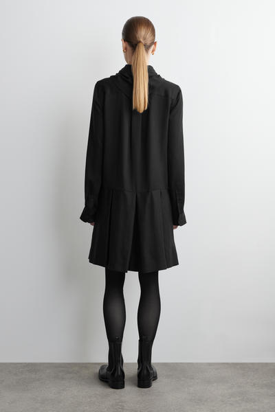 COS スカーフディテールドロップドウエストミニドレス