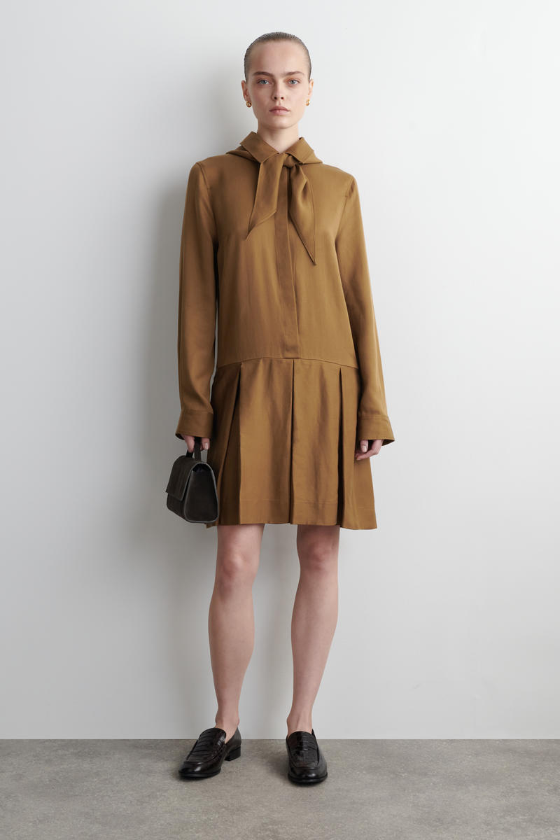 COS スカーフディテールドロップドウエストミニドレス