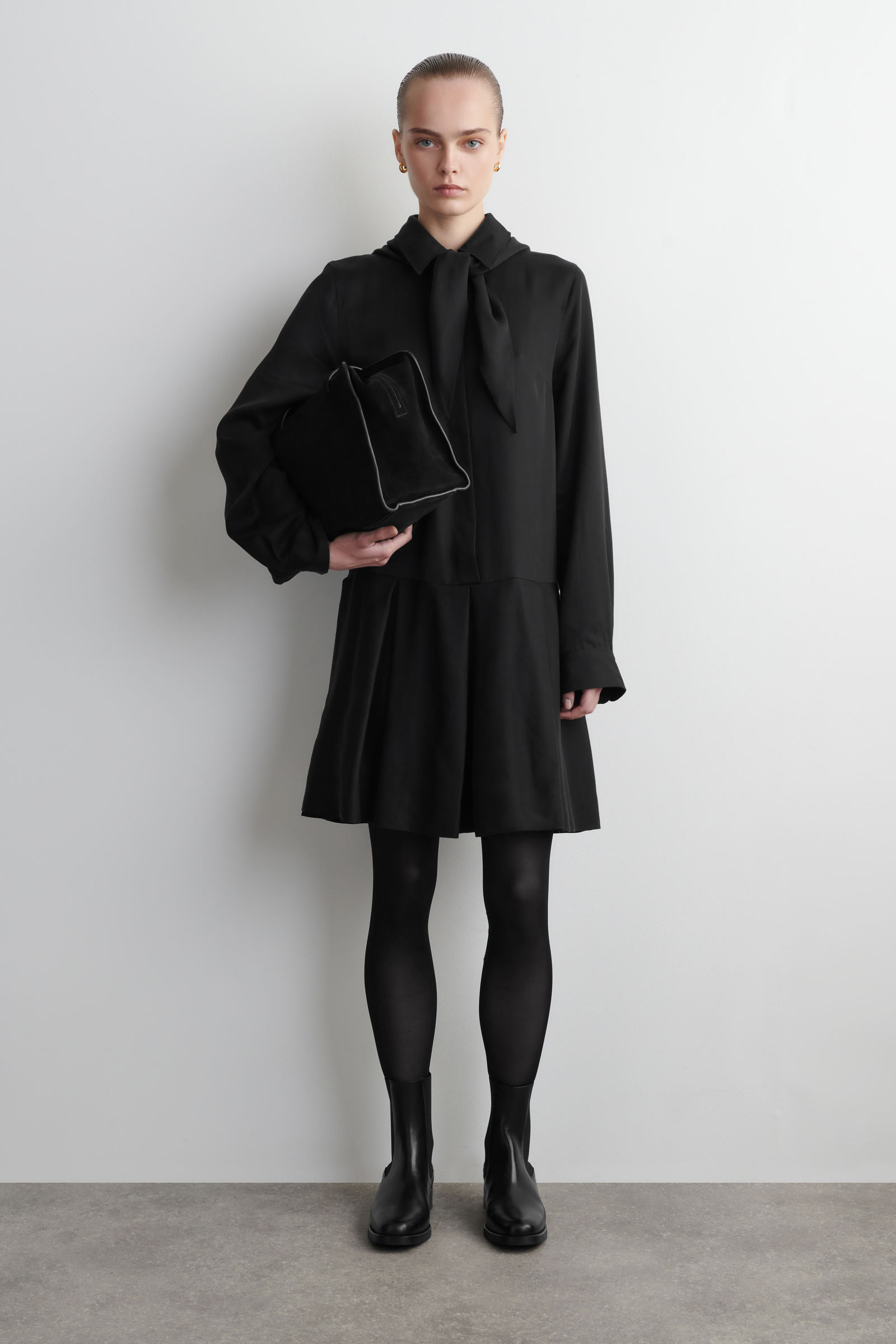 SCARF-DETAIL DROPPED-WAIST MINI DRESS スカーフディテールドロップド