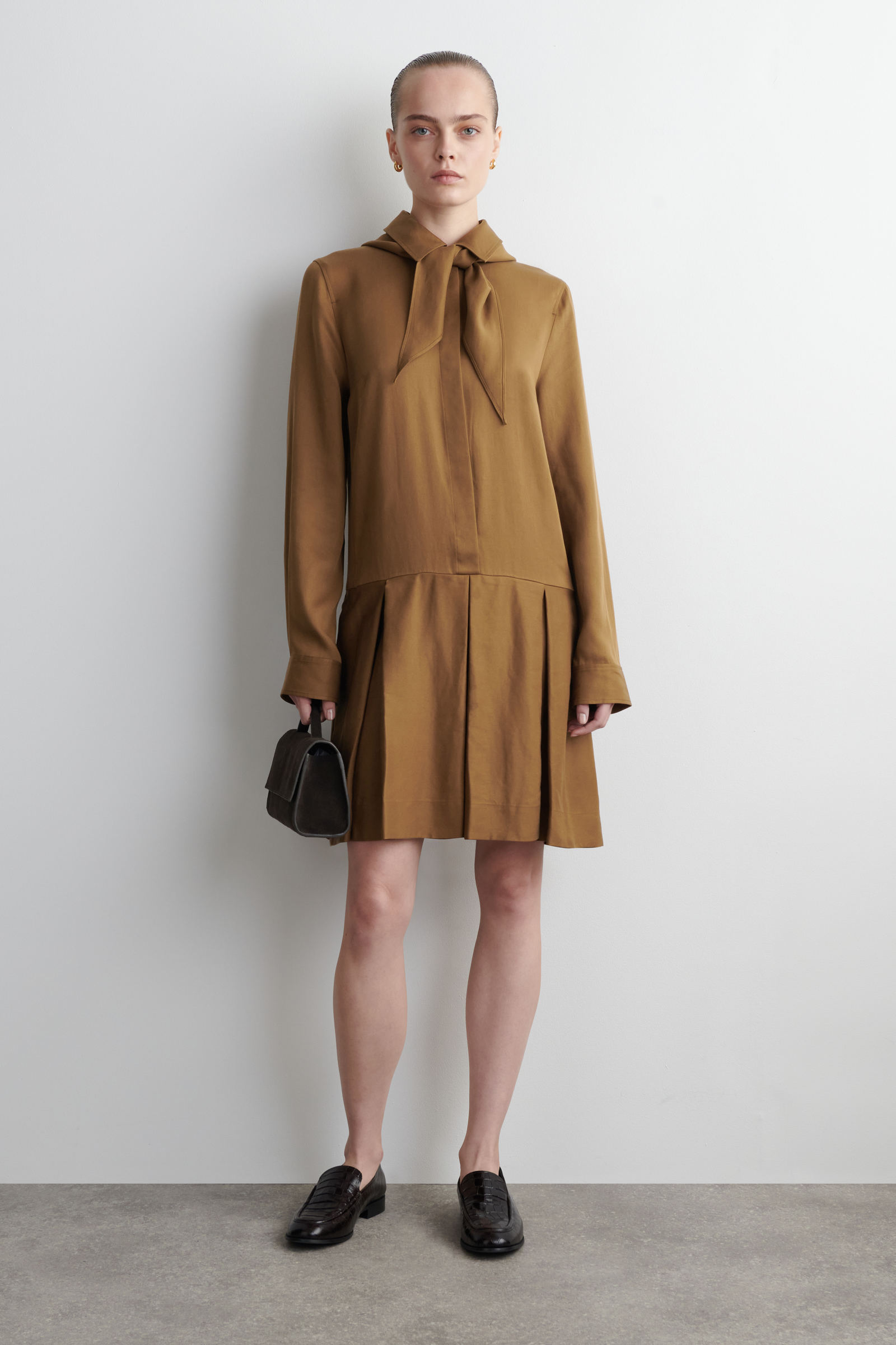 SCARF-DETAIL DROPPED-WAIST MINI DRESS スカーフディテールドロップド