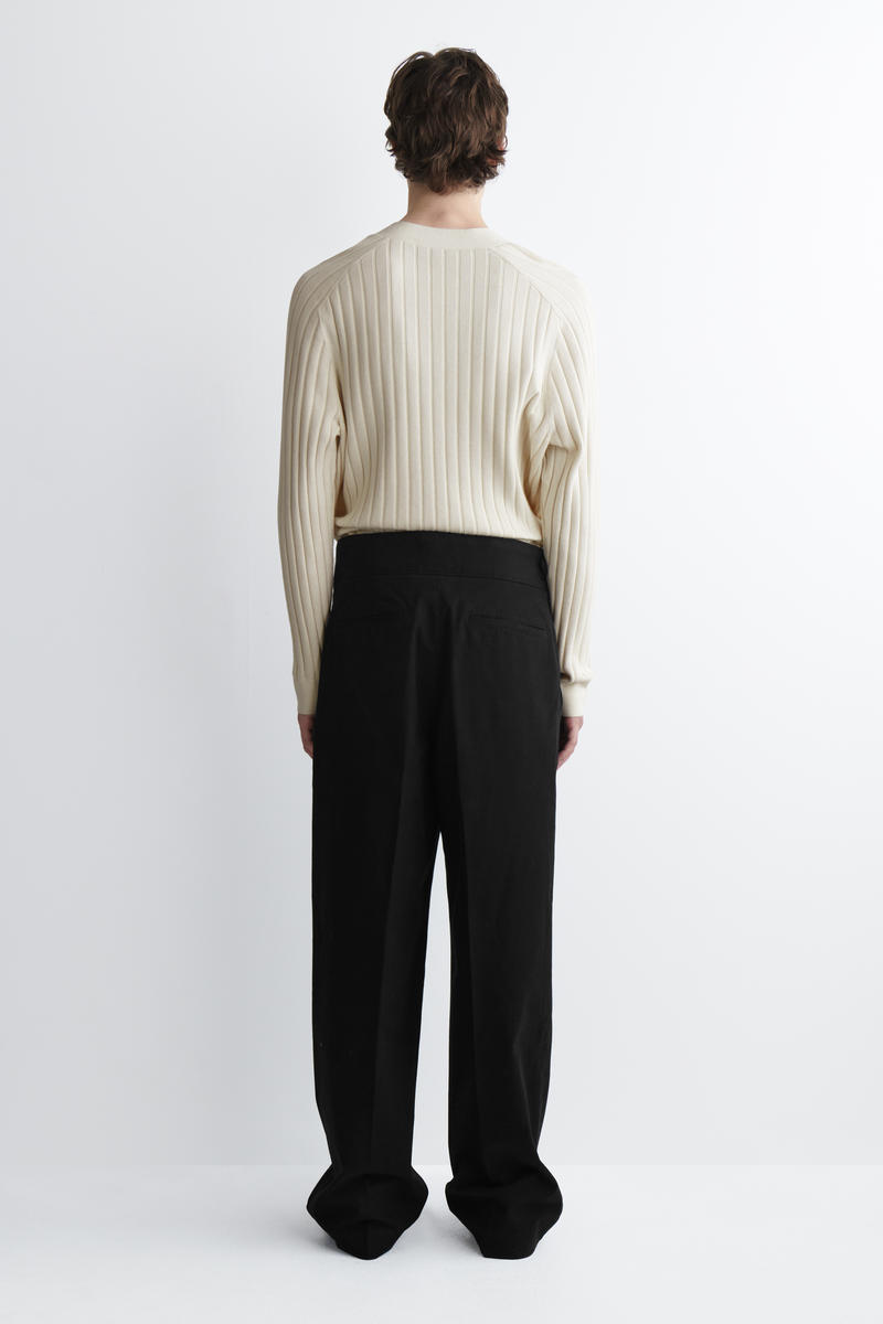 BELT-DETAIL PLEATED WIDE-LEG TROUSERS ベルトディテールプリーツ