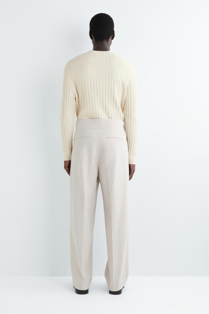 BELT-DETAIL PLEATED WIDE-LEG TROUSERS ベルト付きプリーツワイド 