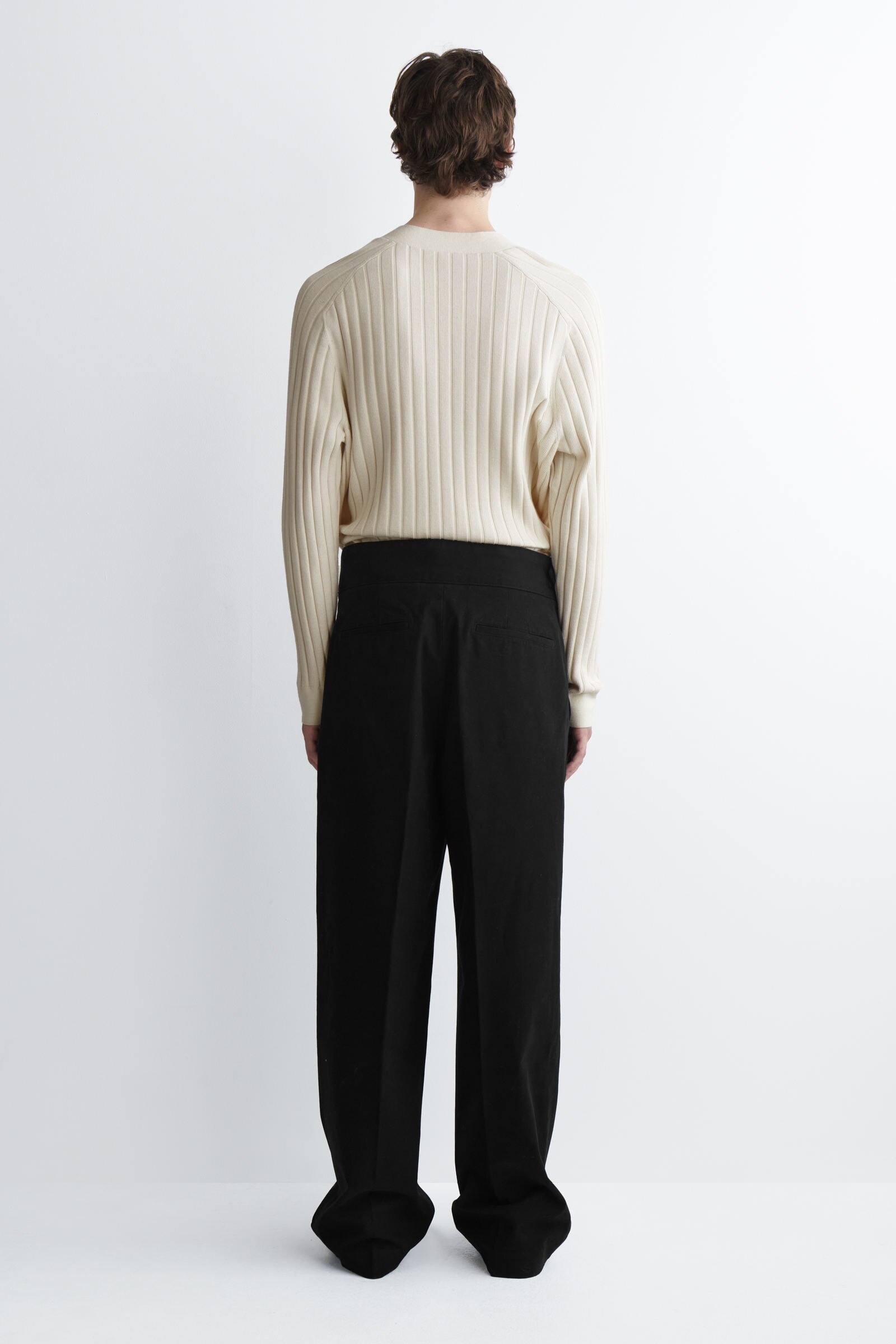 BELT-DETAIL PLEATED WIDE-LEG TROUSERS ベルトディテールプリーツ