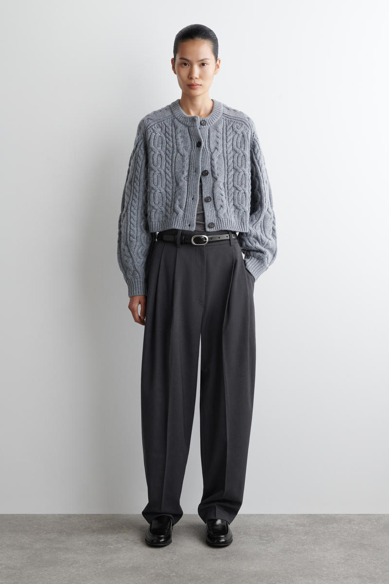 COS ケーブルニットメリノウールカーディガン