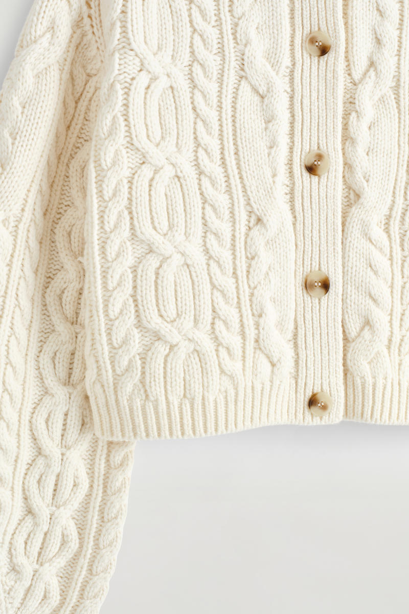 COS ケーブルニットメリノウールカーディガン