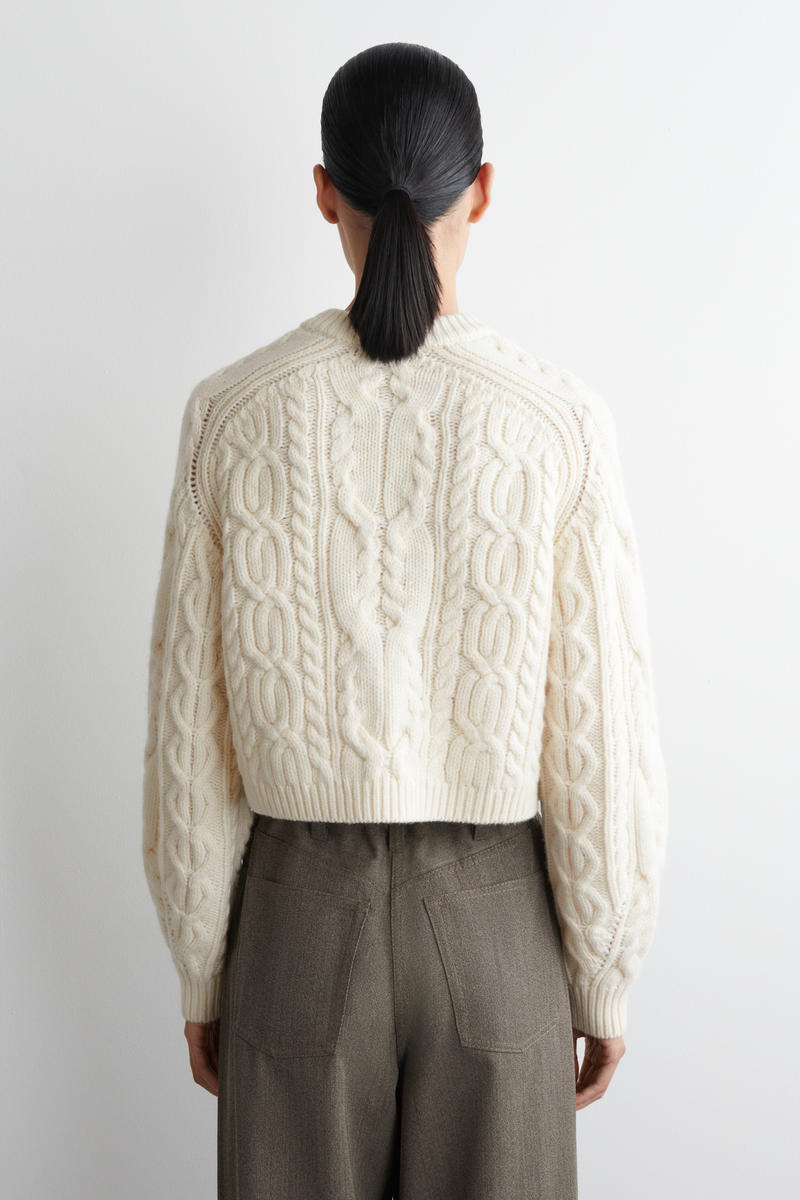 COS ケーブルニットメリノウールカーディガン