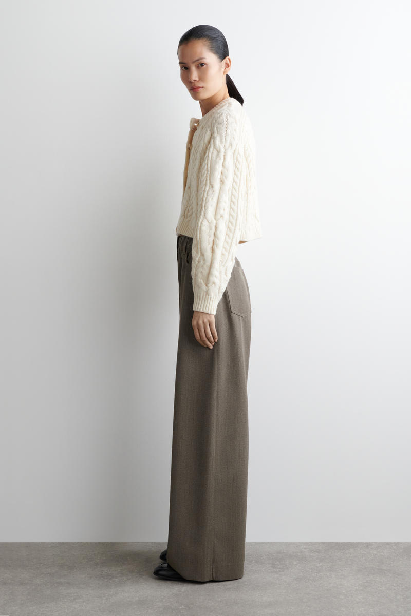 COS ケーブルニットメリノウールカーディガン