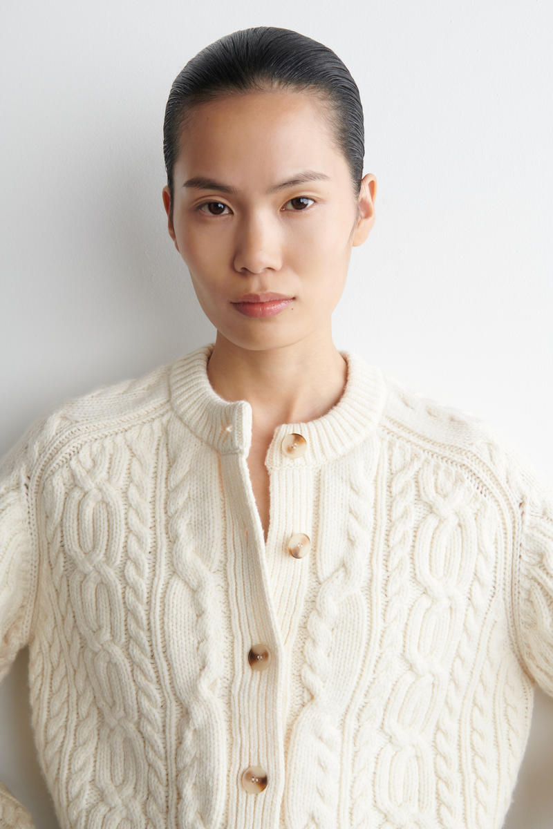 COS ケーブルニットメリノウールカーディガン