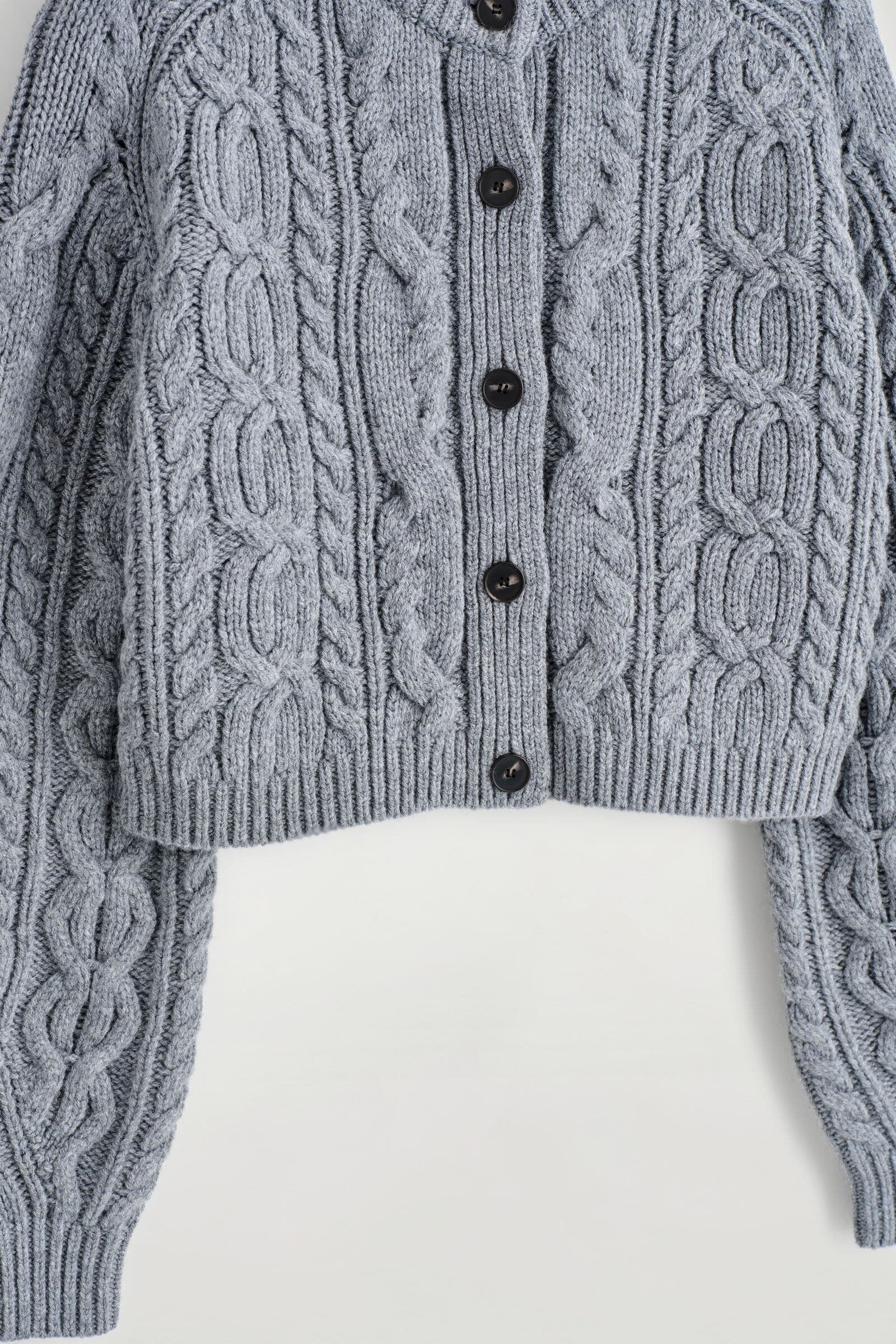 CABLE-KNIT MERINO WOOL CARDIGAN ケーブルニットメリノウール