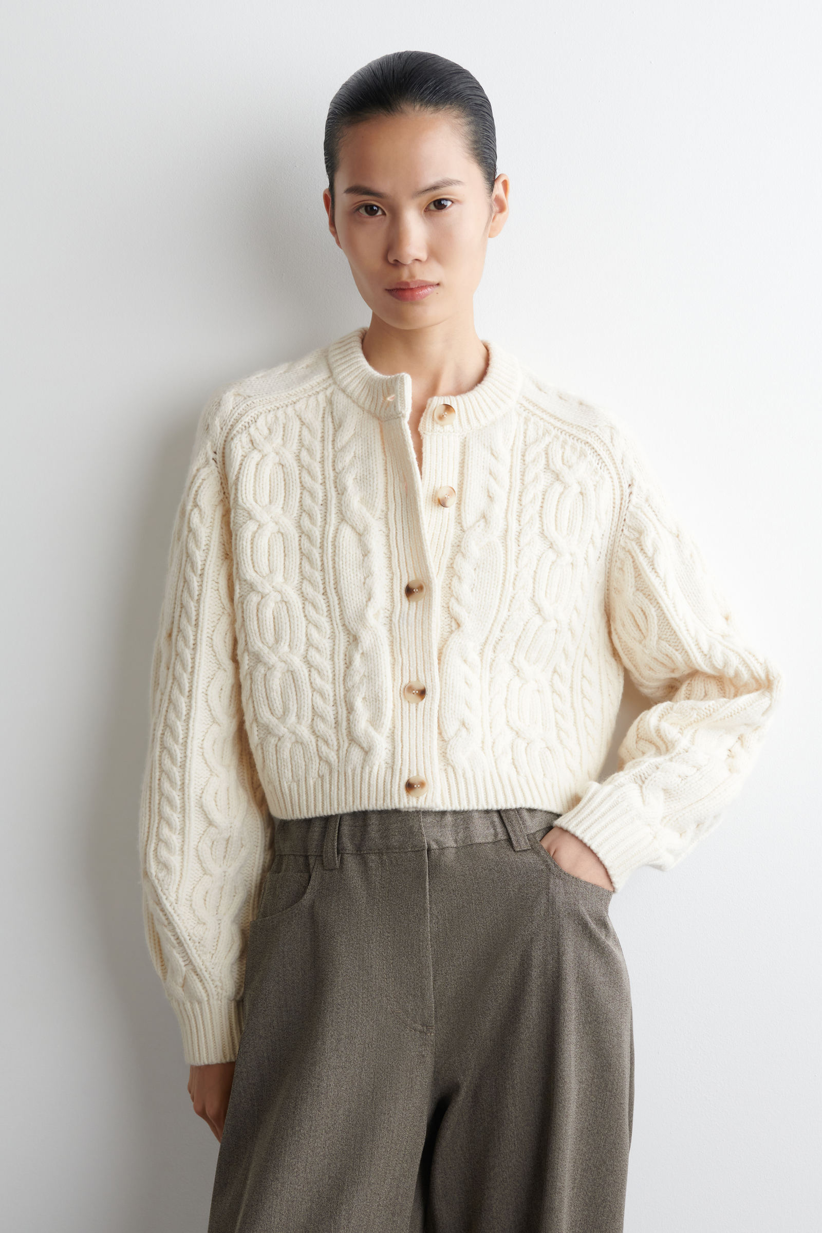 CABLE-KNIT MERINO WOOL CARDIGAN ケーブルニットメリノウール