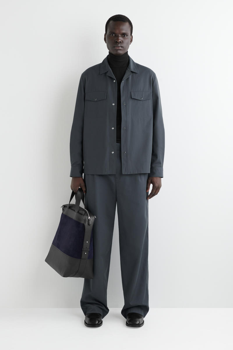 PLEATED WIDE-LEG TROUSERS プリーツワイドレッグパンツ｜COS