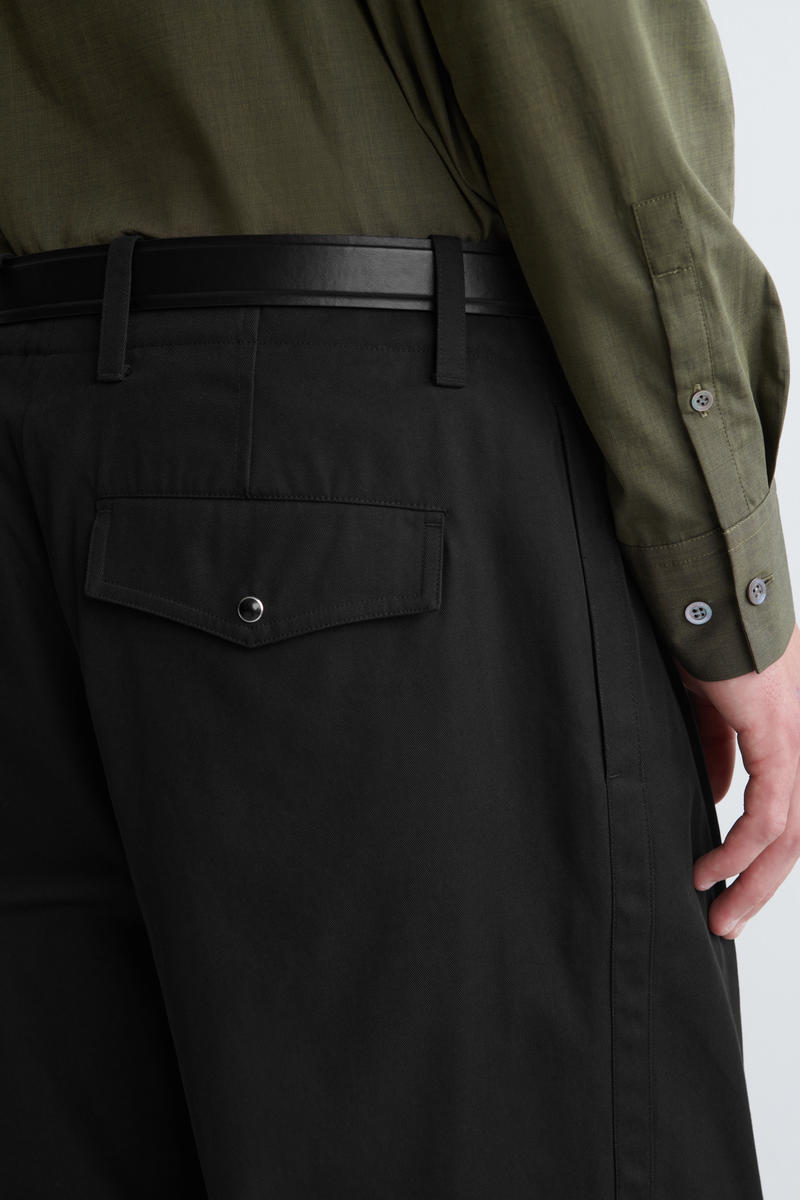 COS プリーツワイドレッグパンツ