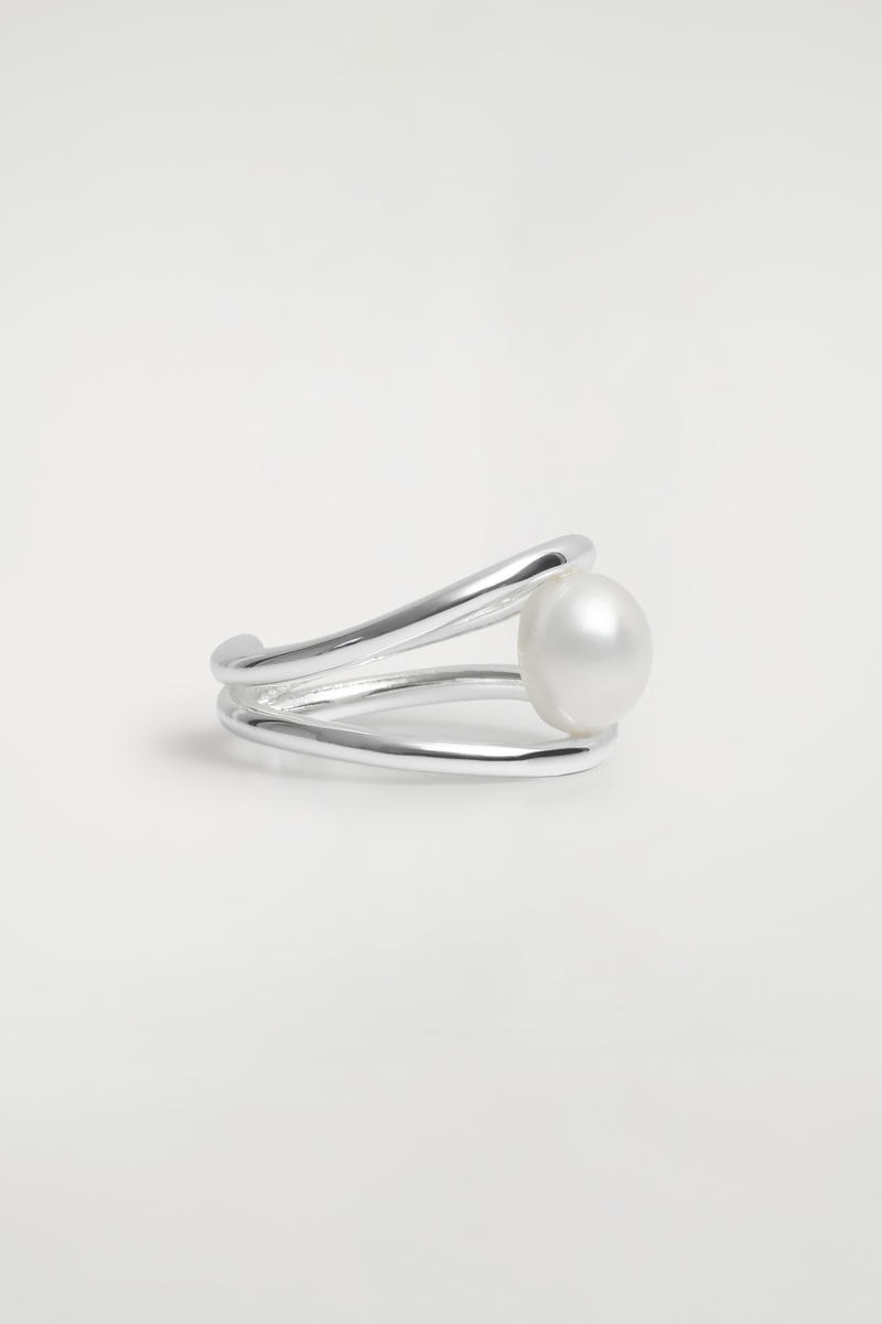 COS フローティングパールリング