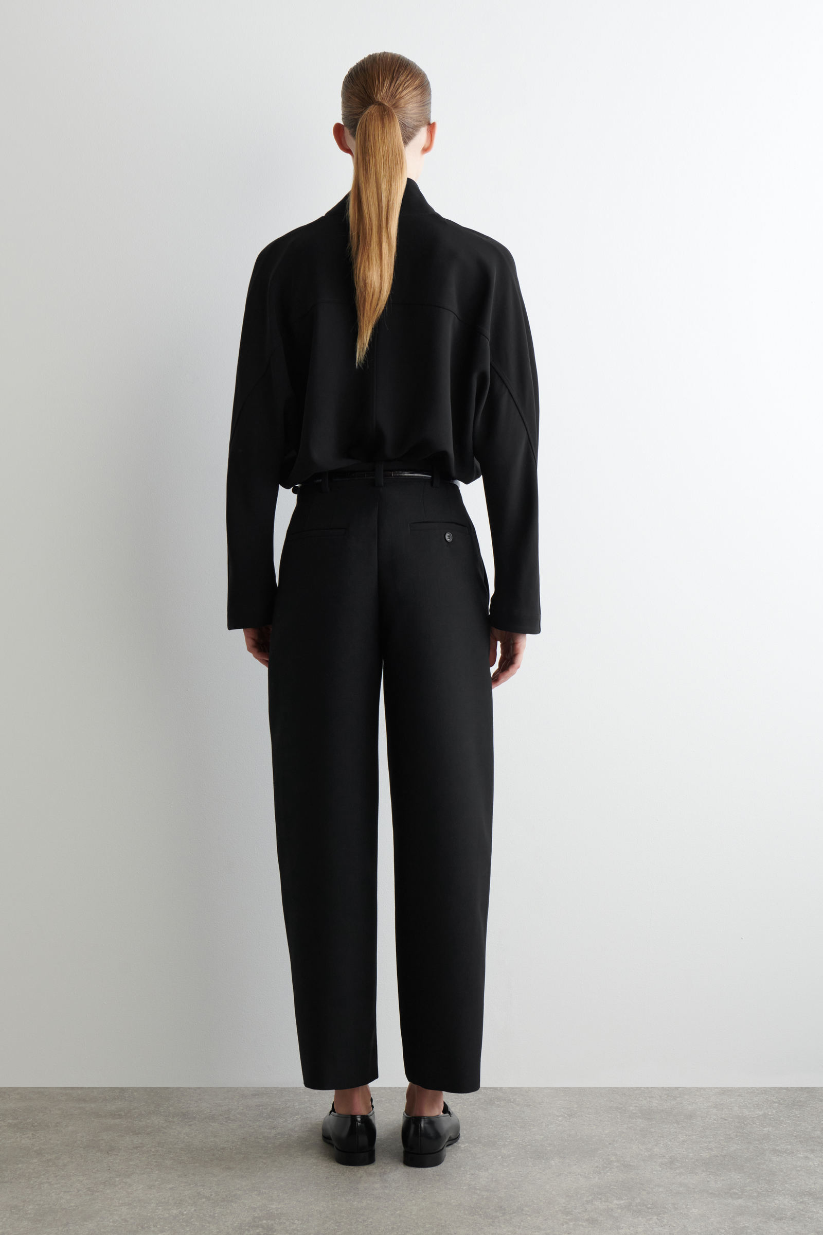 CROPPED WOOL BARREL-LEG TROUSERS クロップドウールバレルレッグ