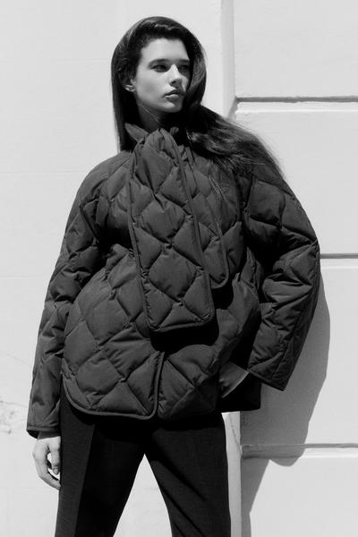 COS スカーフディテールキルティングライナージャケット