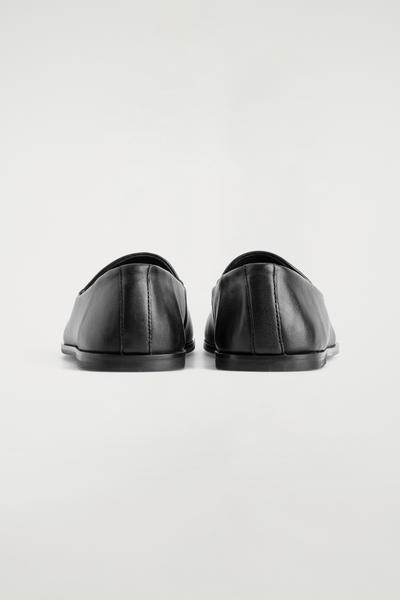 COS クラシックレザーローファー