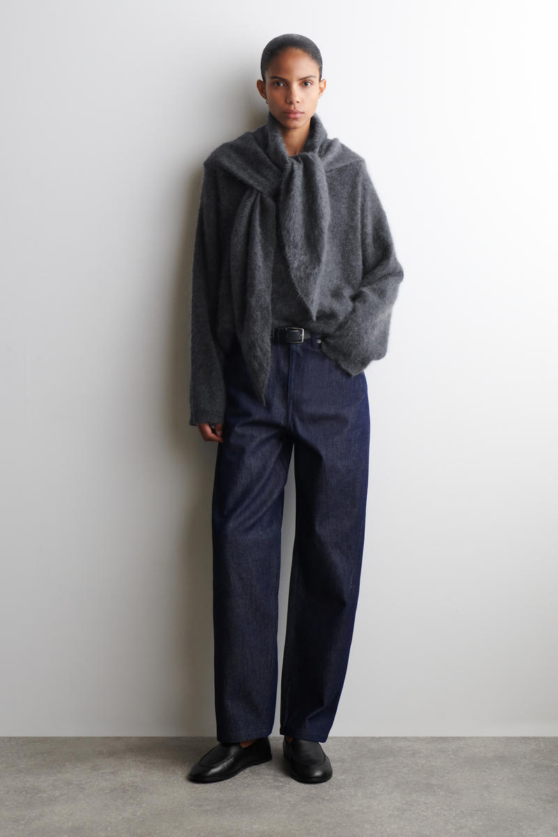 COS クラシックレザーローファー